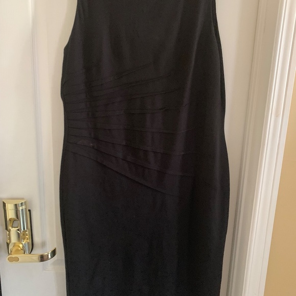 Le Château Sheath Sleeveless Sunburst Dress — Black (US XXL) - Picture 4 of 5